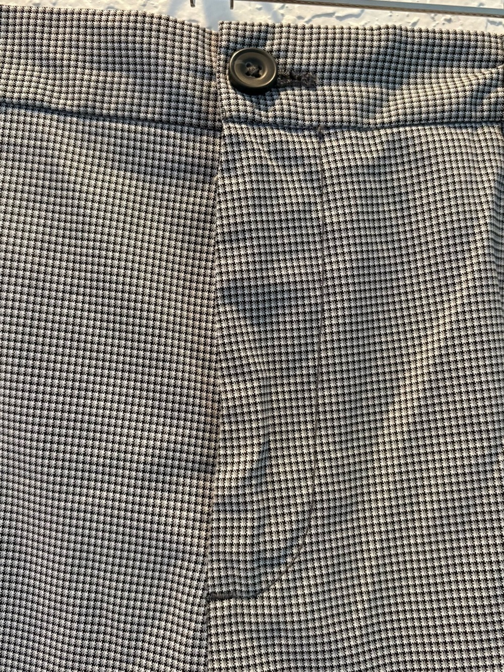 Izod Men's Micro-Check Flat Front Shorts in Brown and white - Picture 2 of 6